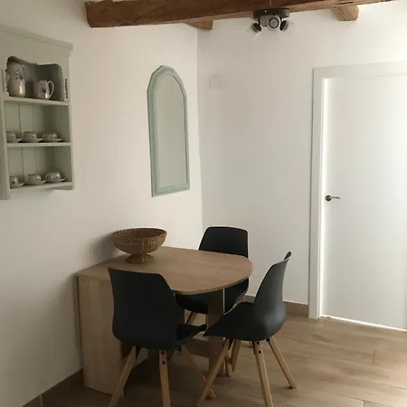Spacious Attic Apartment *