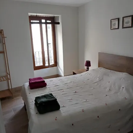 Spacious Attic 아파트 *